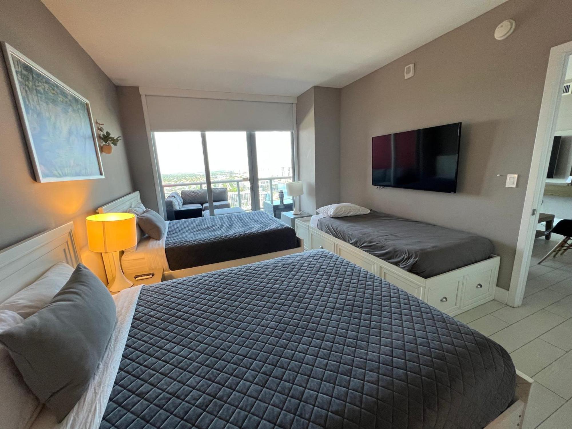 Mvr Apartments At Beachwalk Resort Hallandale Beach Εξωτερικό φωτογραφία