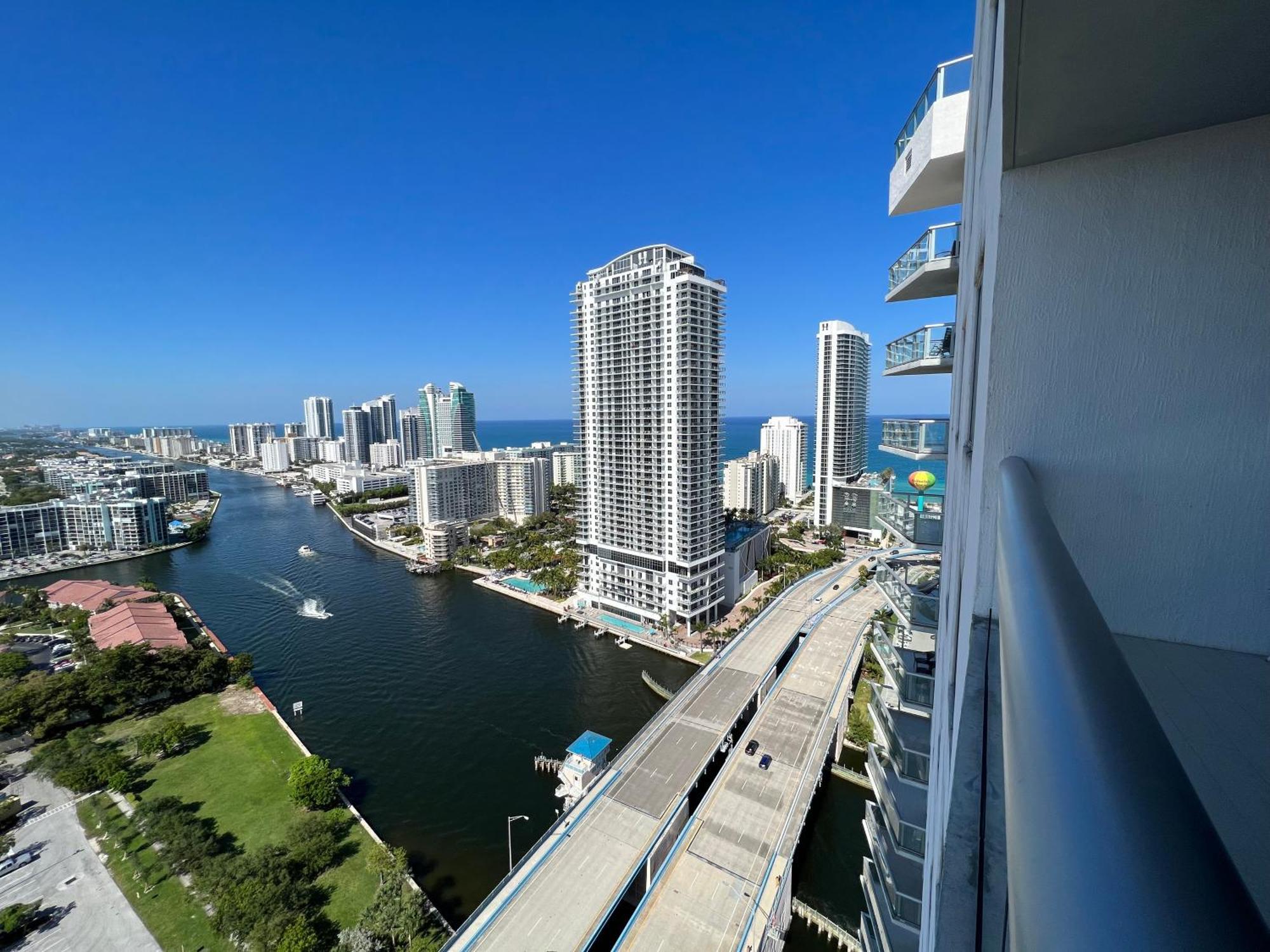 Mvr Apartments At Beachwalk Resort Hallandale Beach Εξωτερικό φωτογραφία