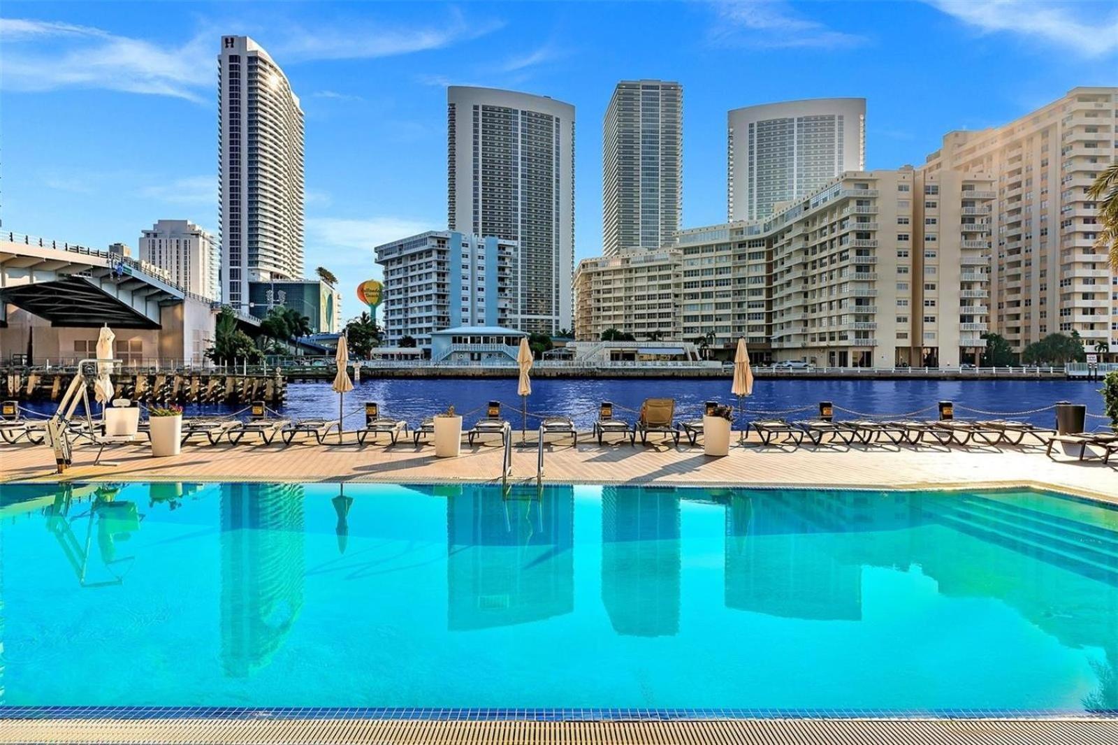 Mvr Apartments At Beachwalk Resort Hallandale Beach Εξωτερικό φωτογραφία