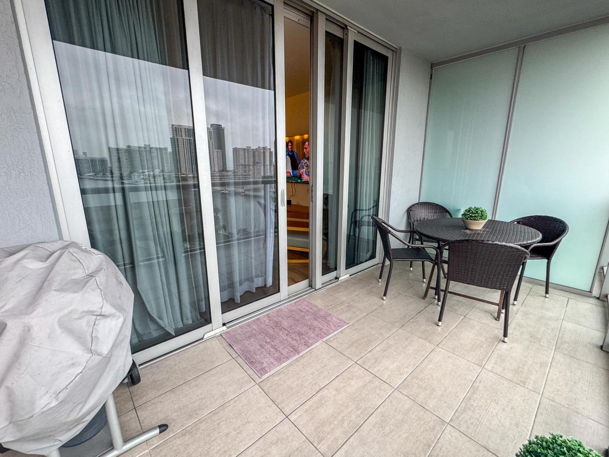 Mvr Apartments At Beachwalk Resort Hallandale Beach Εξωτερικό φωτογραφία